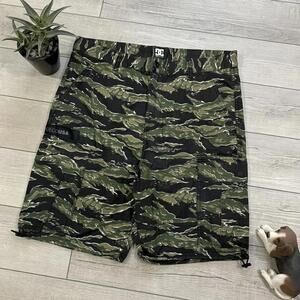 Y2K DC Shoes Camo Cargo Shorts Mens 34 Skate Streetwear Utility Ripstop Skater